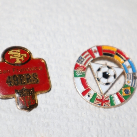 Lot of 7 Pins Flags 49ers etc.. - Picture 2 of 16